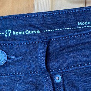 Levis Demi Curve / Low waist full hips